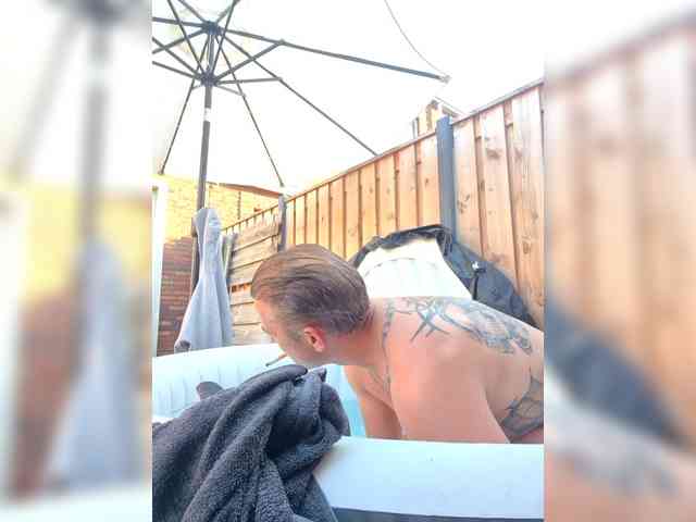 Youngstud37 Live Webcam on BongaCams