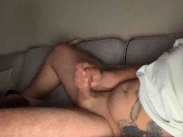 Youngstud37 webcam