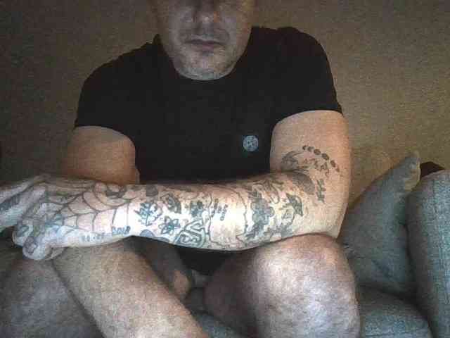 Youngstud37 webcam