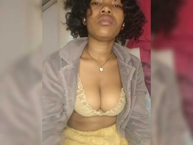 Candis02 live cam on BongaCams