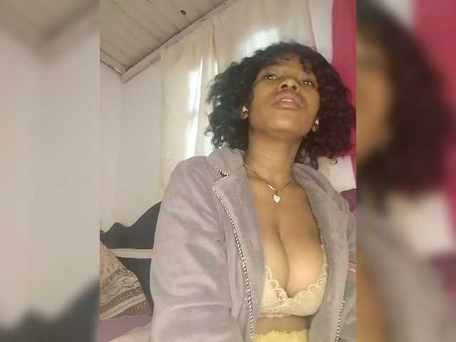 Candis02 live cam on BongaCams