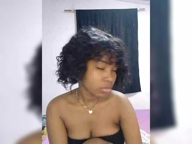 Candis02 live cam on BongaCams
