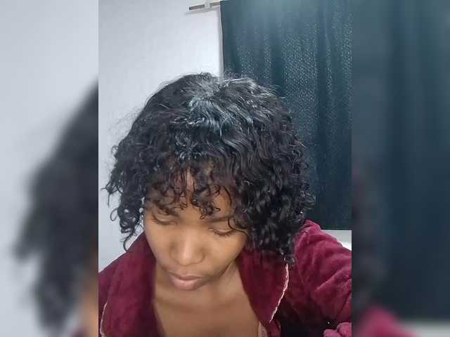 Candis02 live cam on BongaCams