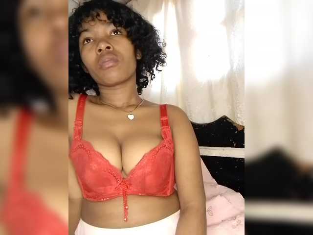 Candis02 live cam on BongaCams