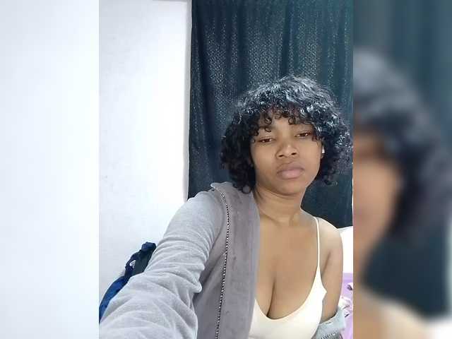 Candis02 live cam on BongaCams