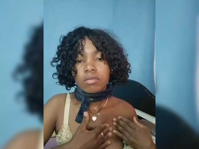 Candis02 live cam on BongaCams