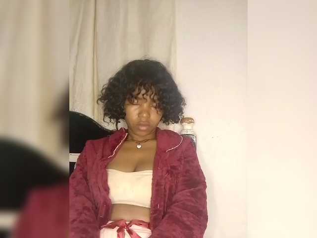 Candis02 live cam on BongaCams