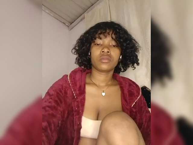 Candis02 live cam on BongaCams