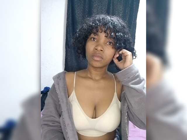 Candis02 live cam on BongaCams