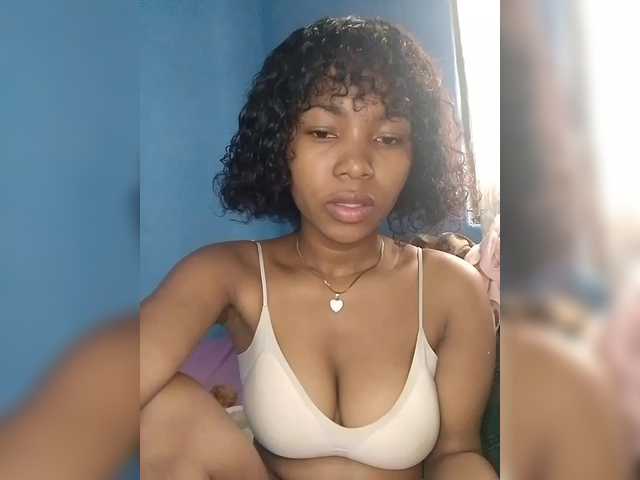 Candis02's BongaCams show and profile