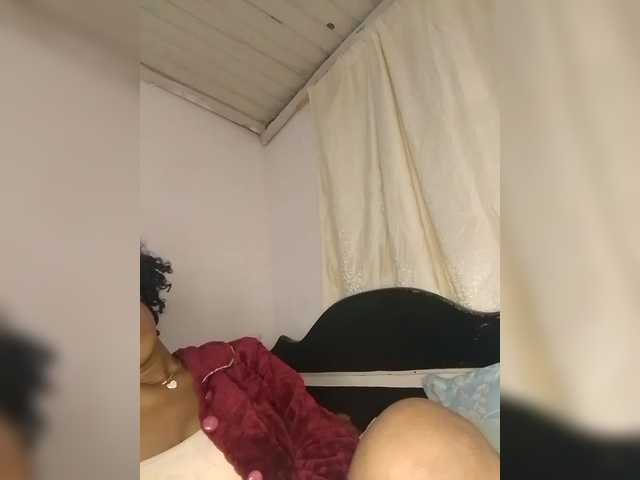 Candis02 live cam on BongaCams