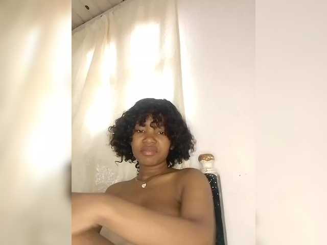 Candis02 live cam on BongaCams