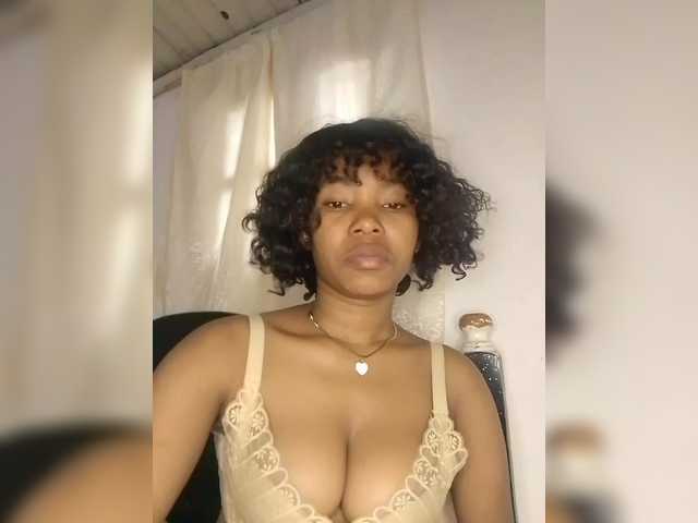 Candis02 live cam on BongaCams