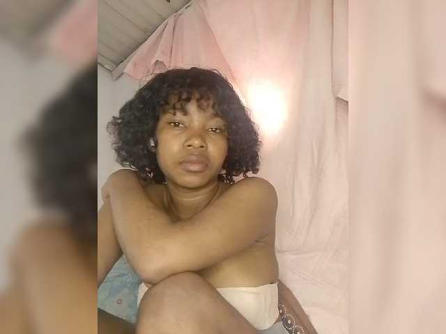 Candis02 live cam on BongaCams