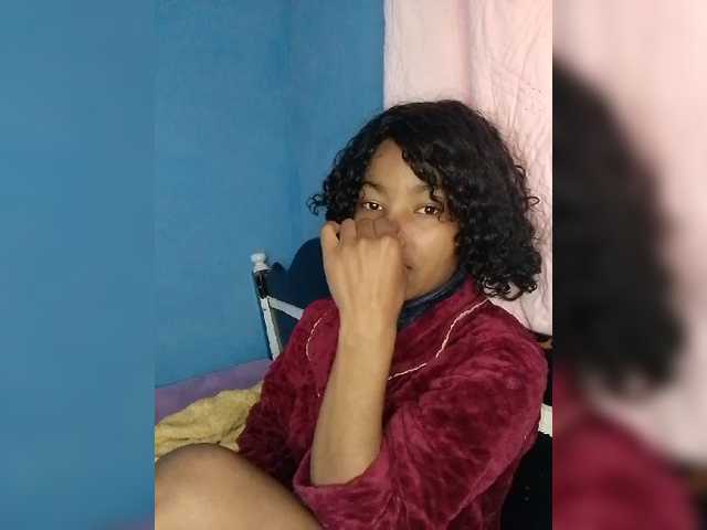 Candis02 live cam on BongaCams