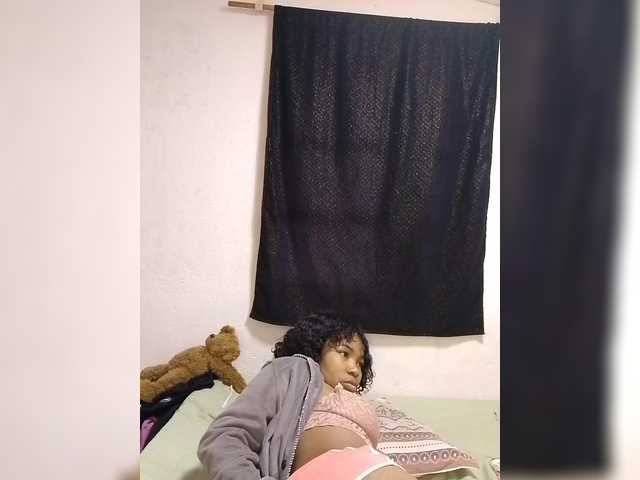 Candis02 live cam on BongaCams