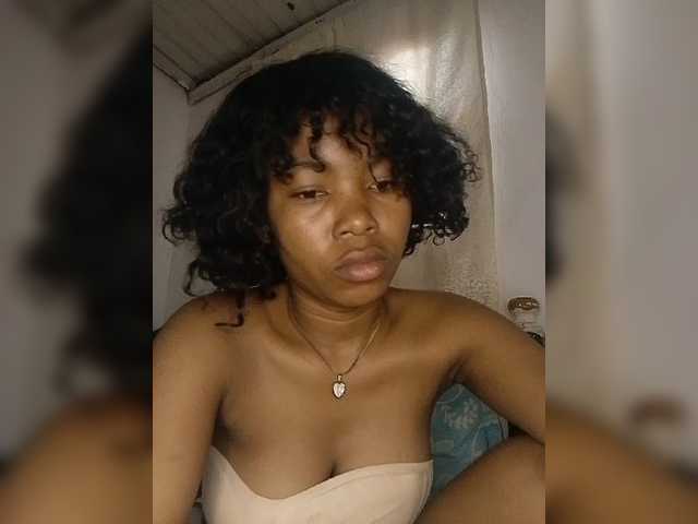 Candis02 live cam on BongaCams
