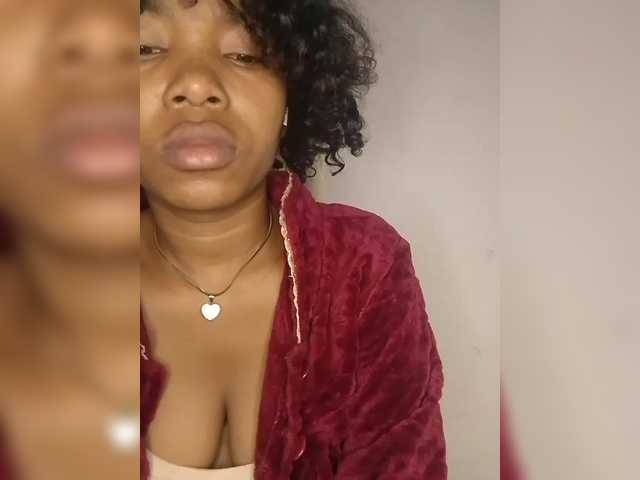 Candis02 live cam on BongaCams