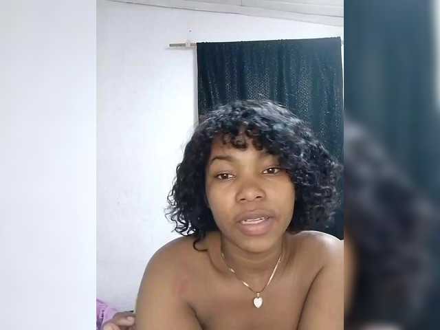 Candis02 live cam on BongaCams