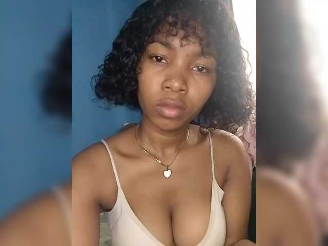 Candis02's BongaCams show and profile