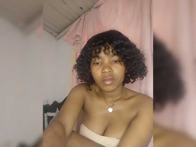 Candis02 live cam on BongaCams