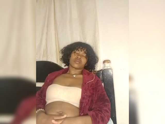 Candis02 live cam on BongaCams