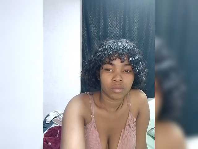 Candis02 live cam on BongaCams