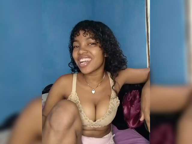 Candis02's BongaCams show and profile