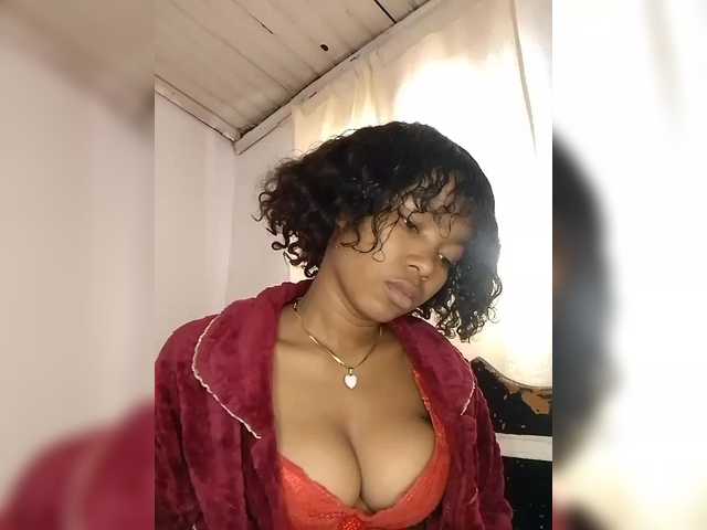 Candis02 live cam on BongaCams
