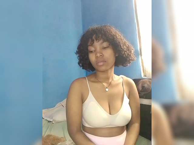 Candis02, une amatrice française avec qui discuter et avoir du sexe