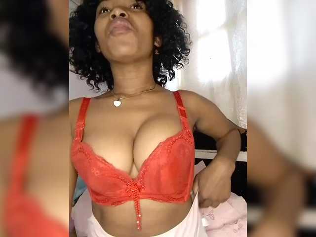 Candis02 live cam on BongaCams