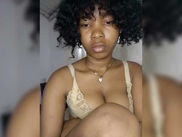 Candis02 live cam on BongaCams