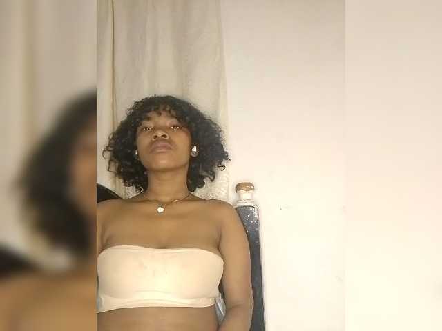 Candis02 live cam on BongaCams