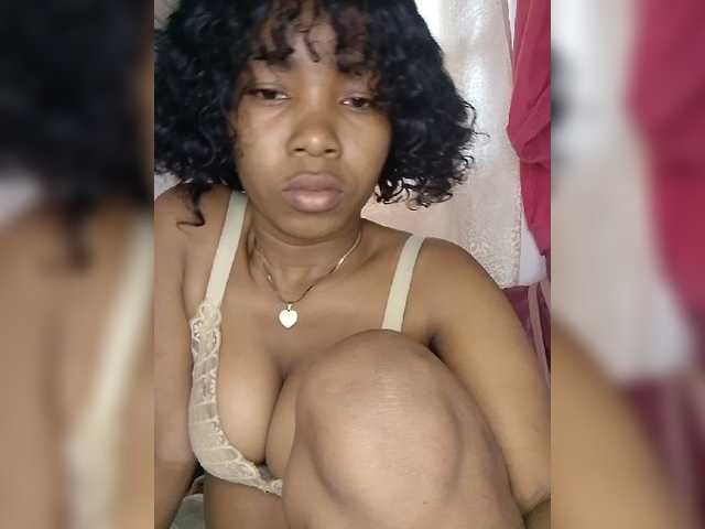 Candis02 live cam on BongaCams