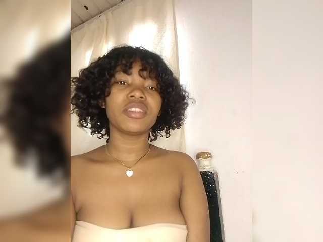 Candis02 live cam on BongaCams
