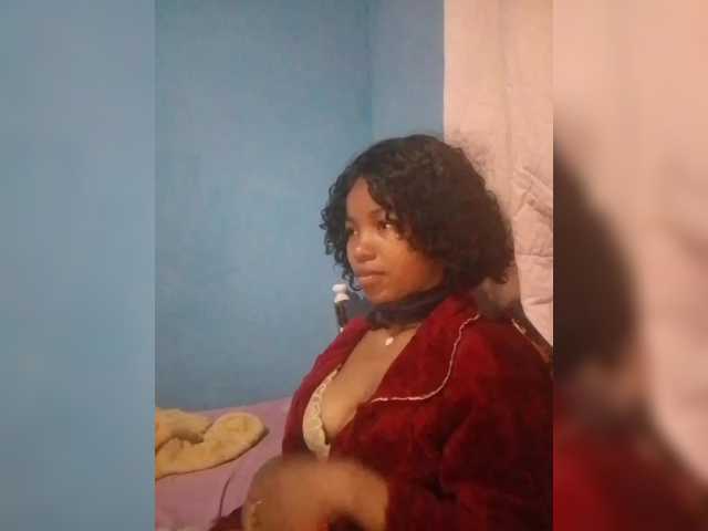 Candis02 live cam on BongaCams