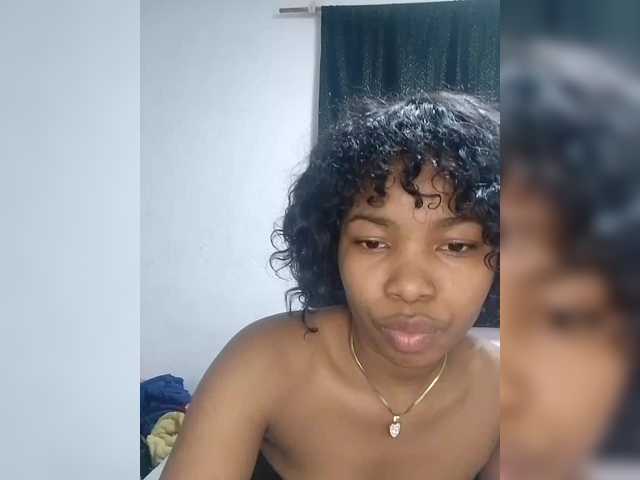 Candis02 live cam on BongaCams