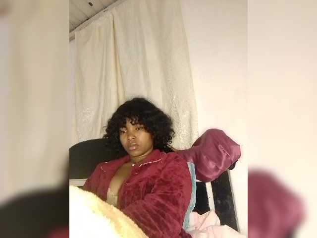Candis02 live cam on BongaCams