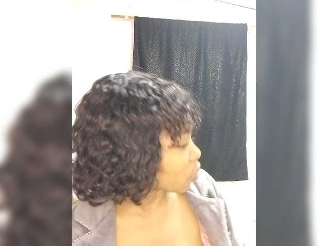 Candis02 live cam on BongaCams