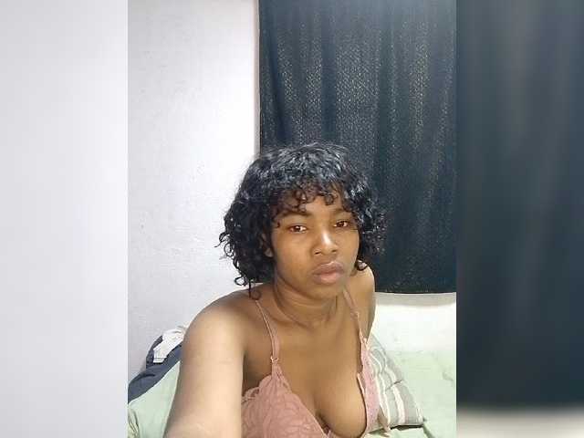 Candis02 live cam on BongaCams
