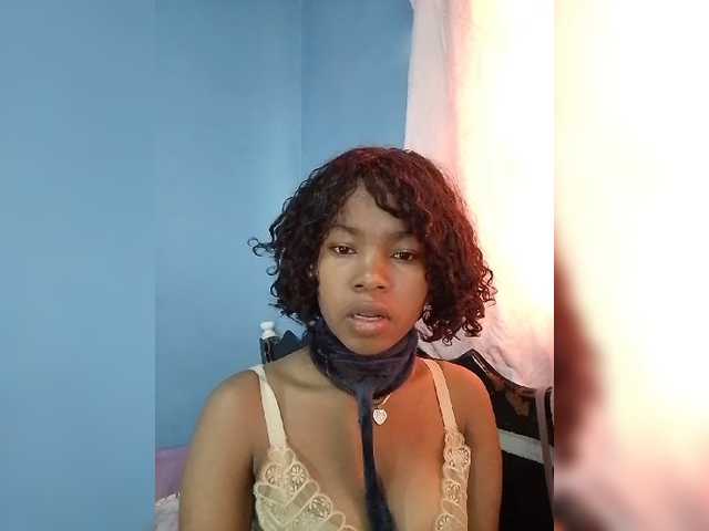 Candis02 live cam on BongaCams
