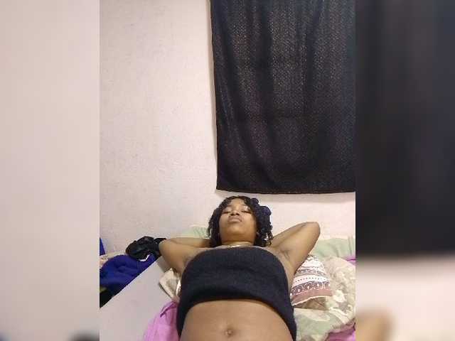 Candis02 live cam on BongaCams