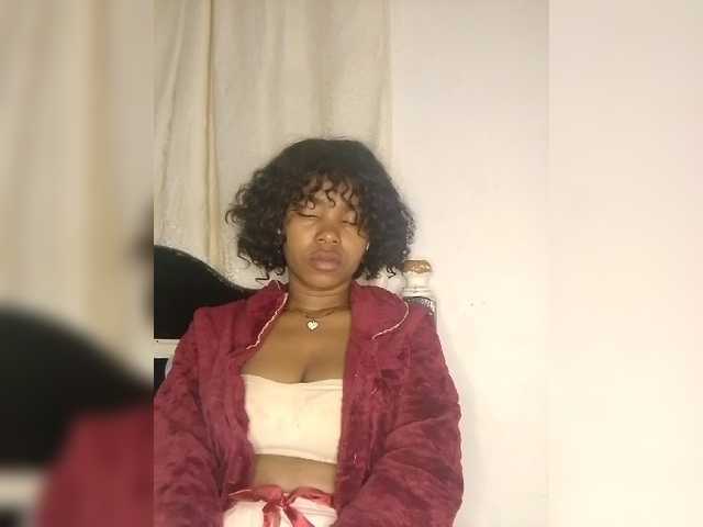 Candis02 live cam on BongaCams
