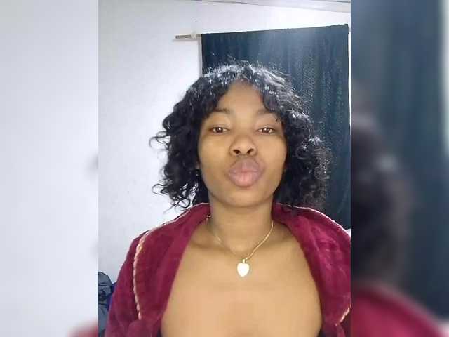 Candis02 live cam on BongaCams