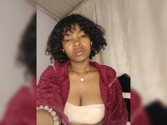 Candis02 live cam on BongaCams