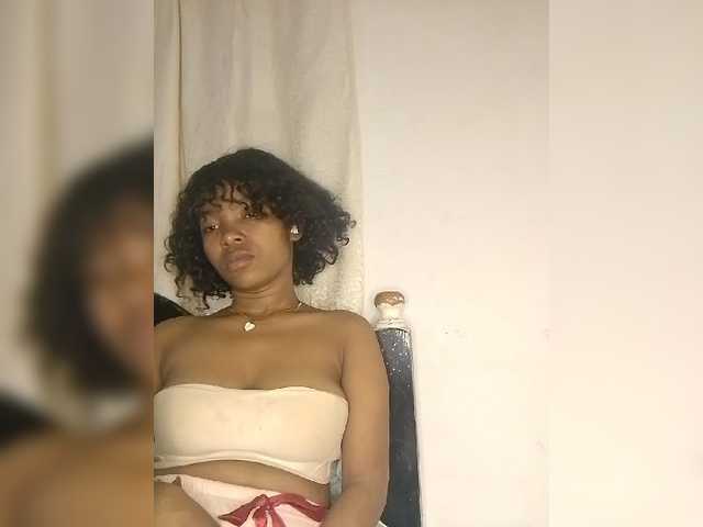 Candis02 live cam on BongaCams