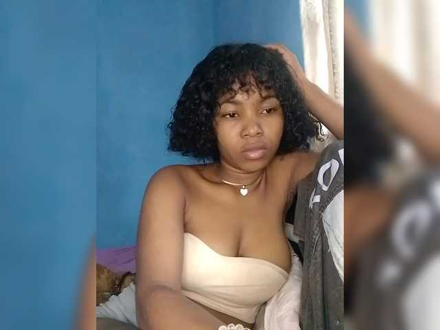 Candis02's BongaCams show and profile