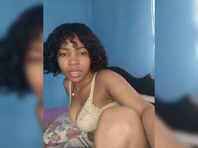 Candis02's BongaCams show and profile