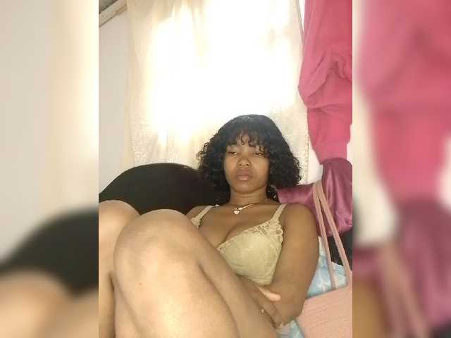 Candis02 live cam on BongaCams