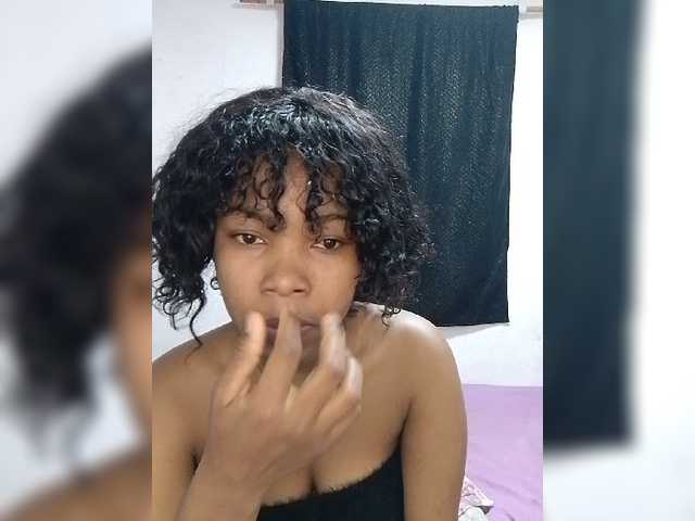Candis02 live cam on BongaCams